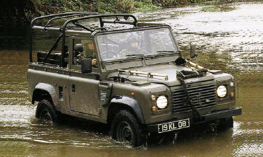 Land_Rover_Defender_Military_05.jpg