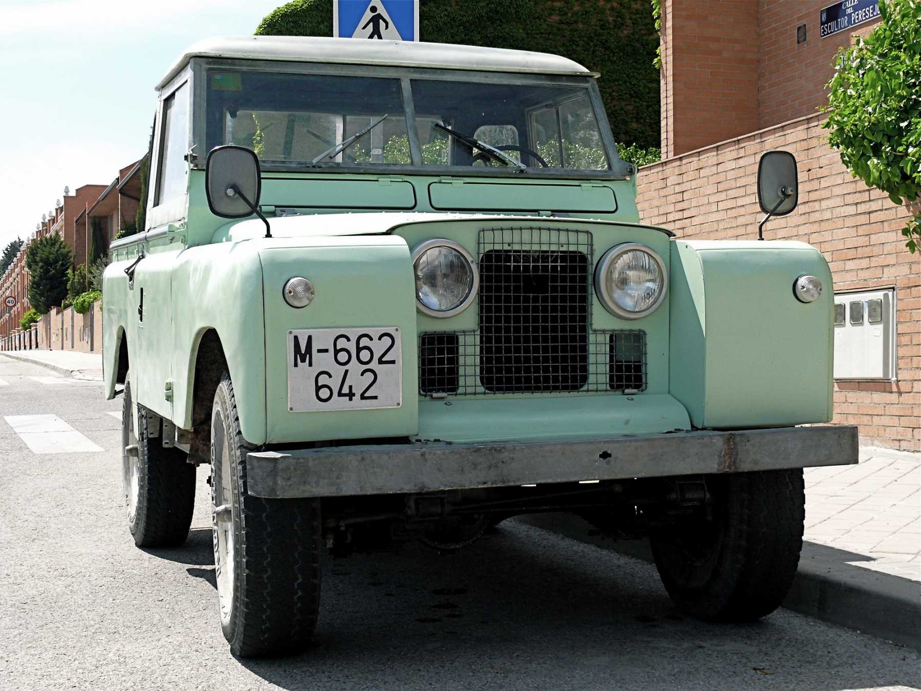 LandRoverSantana88SerieII.jpg